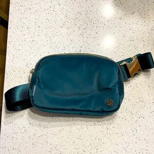 Lululemon Everywhere Belt Bag Velour
